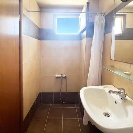 Three Brothers Apartahotel Mandrákion