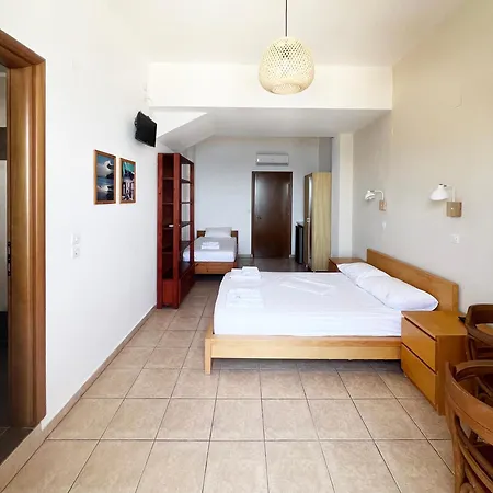 Three Brothers Apartahotel Mandrákion