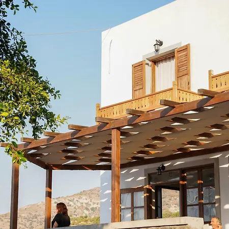 Apartahotel Three Brothers Mandrákion