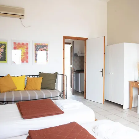Hotel apartamentowy Three Brothers Mandrákion