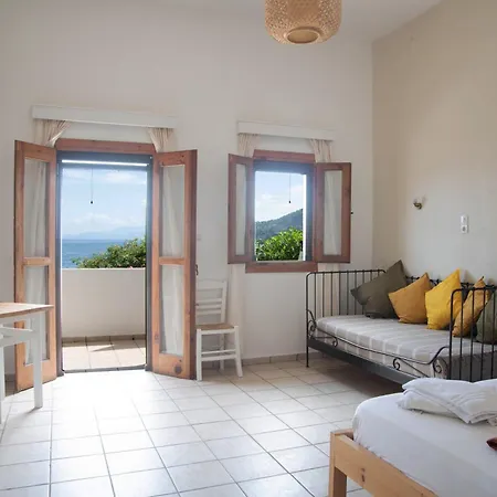 Apartahotel Three Brothers Mandrákion