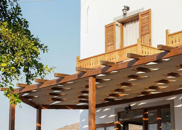 Apart-hotel Three Brothers Mandrákion