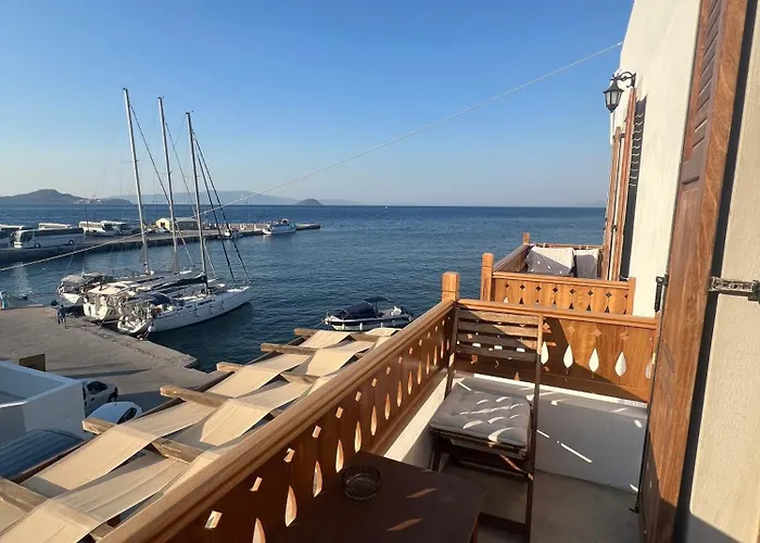 Apartahotel Three Brothers Mandrákion