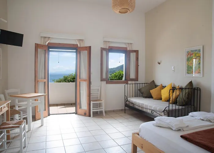 Apartahotel Three Brothers Mandrákion